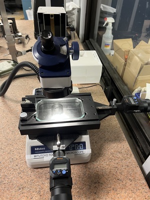 TM-A1005B Mitutoyo Toolmakers Microscope, 4" x 2", Digital Mic 
